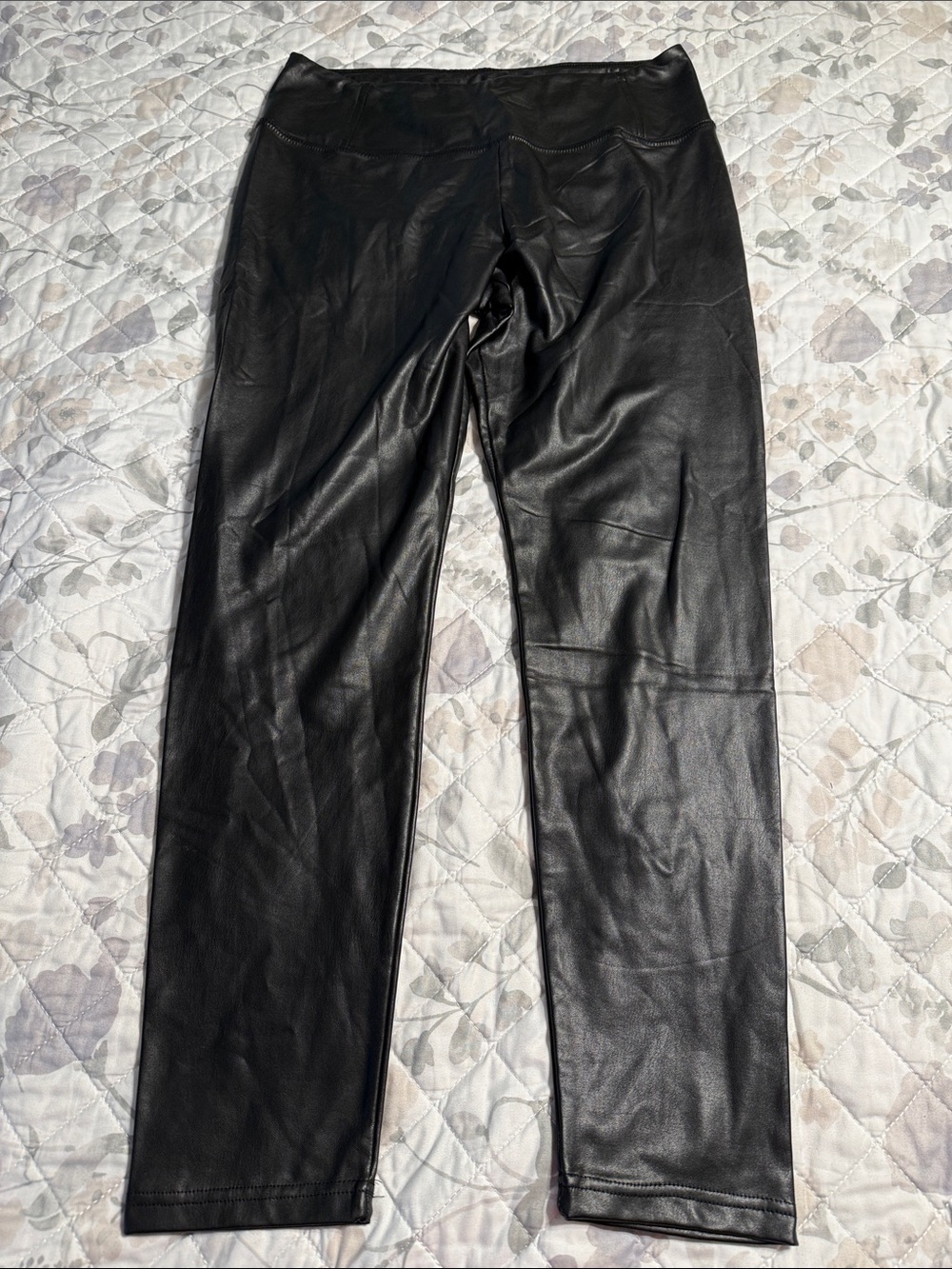 Black Bagatelle Faux Leather women’s Pants L